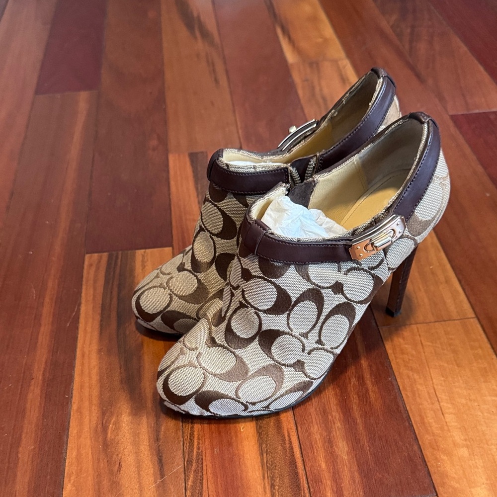 Coach Stylish Brown Patterned Women's Heels